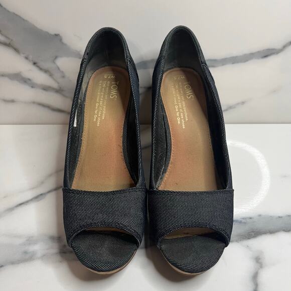 TOMS Women's Navy Blue Cork Wedges Sz 7.5 Casual Peep Toe Classic Comfort - Picture 2 of 7